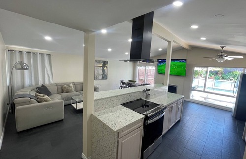 Serra Mesa House | Entire home, Pool, Free Parking, WiFi, Pets are allowed