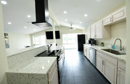 Serra Mesa House | Entire home, Pool, Free Parking, WiFi, Pets are allowed