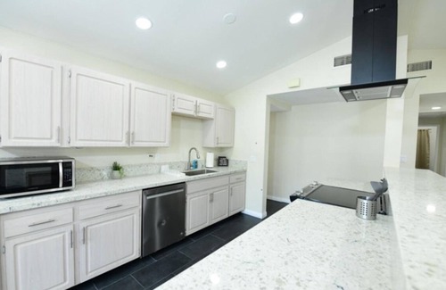 Serra Mesa House | Entire home, Pool, Free Parking, WiFi, Pets are allowed