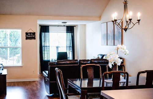Centerville House | Entire Home, Queen Beds, Near Dining & Shopping