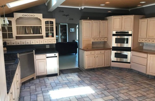 Ludington House | Entire Home,Quiet & Spacious with Swimming Pool, 9 minutes from Lake Michigan
