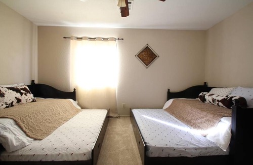 Palm Springs House | ENTIRE HOME SPACIOUS 3BD AND 2 BATH with PRIVATE POOL