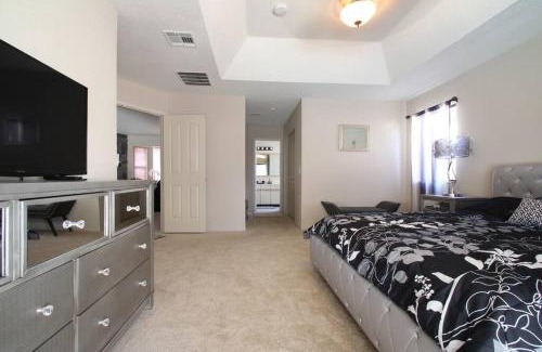 Palm Springs House | ENTIRE HOME SPACIOUS 3BD AND 2 BATH with PRIVATE POOL