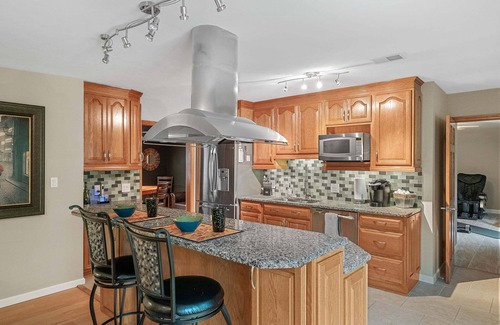 Ballwin House | Entire Home/STL Co-Sleeps 6