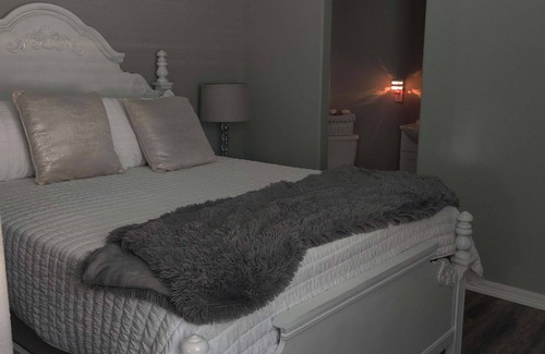 Bacliff Cabin | Entire Home to Your Self. Great Location Close to the Bay