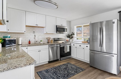 Reynoldsburg House | Entire Home|Updated|Patio|Pet-Friendly