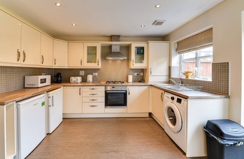 Manchester House | Entire Home With Private Parking