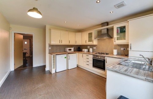 Manchester House | Entire Home With Private Parking