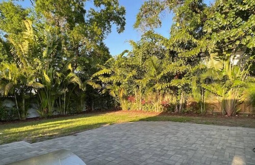 Palma Ceia House | Entire Home with Private Yard - 3 Bed/2 Bath Centrally Located Home!!