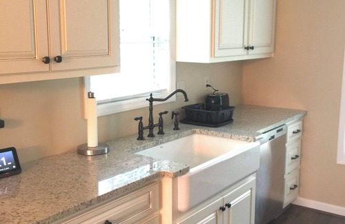 Orangeburg House | Entire Home With Water View. Private, Quiet Area. Dining & Shops 2 Min Drive.