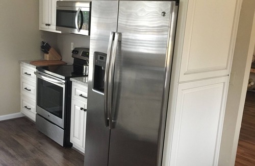 Orangeburg House | Entire Home With Water View. Private, Quiet Area. Dining & Shops 2 Min Drive.
