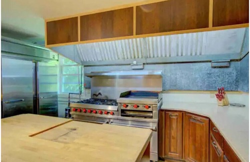 Stratton and Bromley Ski Areas House | Entire Hotel 50 Person Capacity Bromley View Inn
