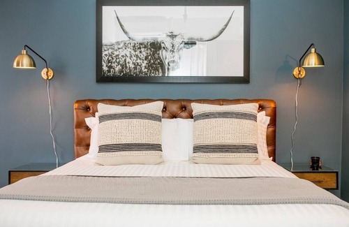 Jacksonville Hotel | Entire Hotel at The Jacksonville Inn | Sleeps 18