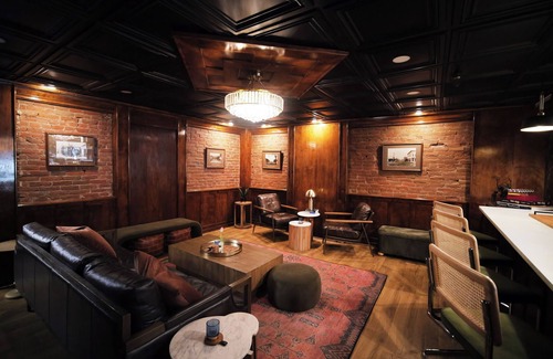 Jacksonville Hotel | Entire Hotel at The Jacksonville Inn | Sleeps 18