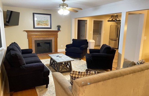 Barboursville House | Entire House: 2,200 sq.ft. with Farm Views!