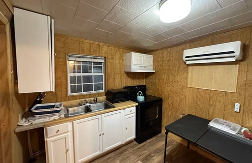 Sutton House | Entire house 2 bedrooms with washer&dryer,Main Street,Sutton,Street parking,wifi