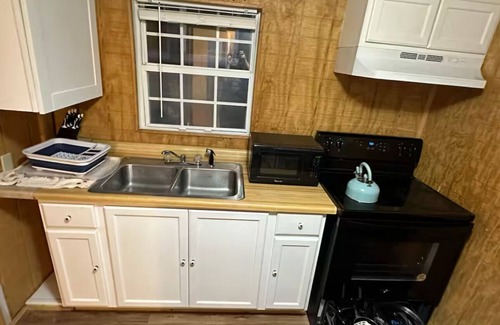 Sutton House | Entire house 2 bedrooms with washer&dryer,Main Street,Sutton,Street parking,wifi