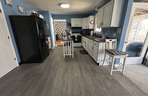 Westerly House | Entire house 2 miles to Misquamicut Beach- Sleeps 10!