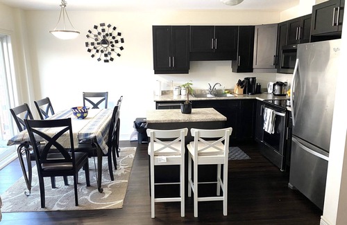 Welland House | |ENTIRE HOUSE | 3 BED | MINUTES TO NIAGARA FALLS |BROCK AND NIAGARA COLLEGE|