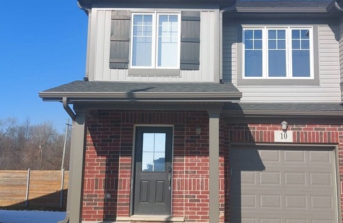 Welland House | |ENTIRE HOUSE | 3 BED | MINUTES TO NIAGARA FALLS |BROCK AND NIAGARA COLLEGE|