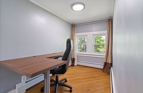 Ronkonkoma House | Entire House 3 Bedrooms 4beds 2 Bth. with lake views in Ronkonkoma.