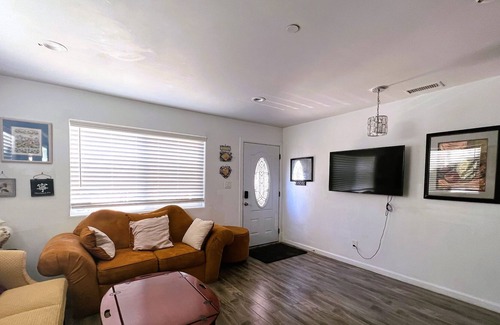 Lake Elsinore House | Entire house 3 rooms 2 baths 6 beds Lake Elsinore