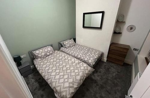 Clayton le Moors House | Entire House - 4 Bed - Sleeps 6