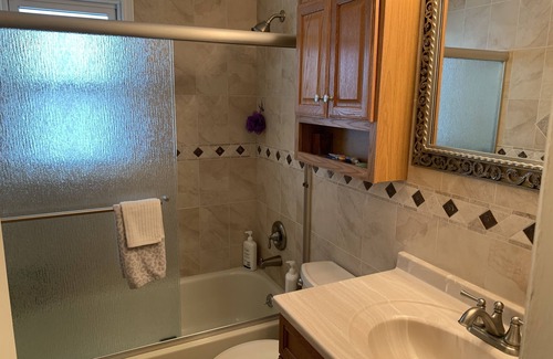 Bethpage House | Entire House - 4 Bed 3 Bath - Large Backyard close to Bethpage Park