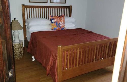 Thompsonville Apartment | Entire house - 4 Bedroom-Enfield