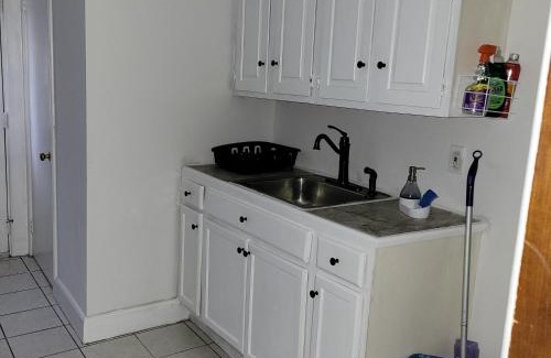 Thompsonville Apartment | Entire house - 4 Bedroom-Enfield