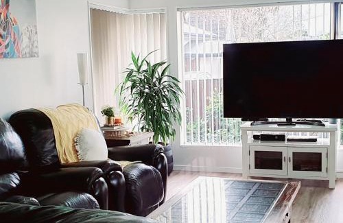 Papatoetoe House | Entire house 4 beds and close to airport public amenities