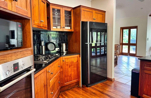 Aloomba Villa | Entire House, Ahana Hillside Nature Gateway - Cairns