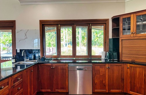 Aloomba Villa | Entire House, Ahana Hillside Nature Gateway - Cairns