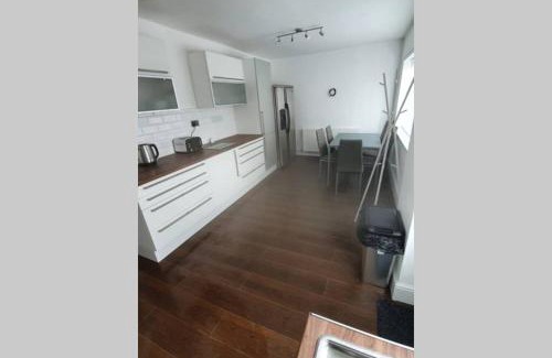Ellesmere Port House | Entire House - Cheshire Oaks/Ellesmere Port