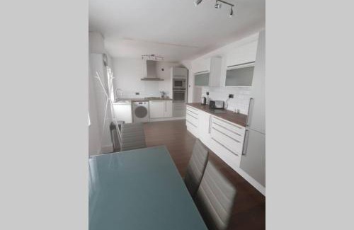 Ellesmere Port House | Entire House - Cheshire Oaks/Ellesmere Port