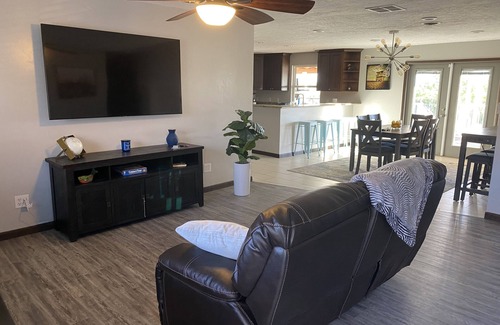 Farmington House | ENTIRE HOUSE CLOSE TO EVERYTHING! BEAUTIFUL VIEWS!
