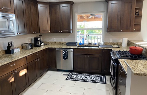 Farmington House | ENTIRE HOUSE CLOSE TO EVERYTHING! BEAUTIFUL VIEWS!