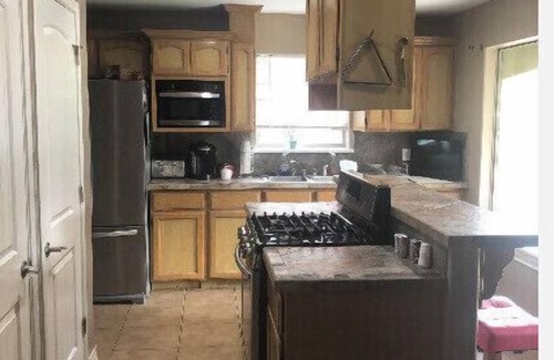Bonanza House | Entire house , close to Mall, restaurants 4 bedrooms and 3 full baths
