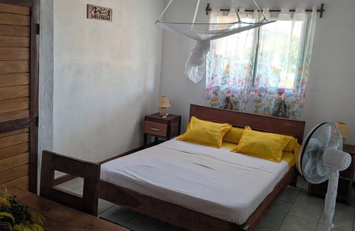 Maroantsetra Bed & Breakfast | Entire house facing the sea. Quiet, peaceful, secure, air-conditioned, integrated wifi