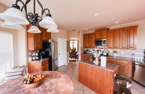 San Antonio House | Entire house! Family Friendly/minutes to Sea World/Lackland AFB/SA Attractions