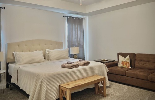 Clarksville House | Entire House for you by Ft. Campbell and Casino