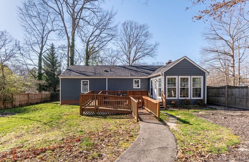 Midlothian House | Entire house, fully fenced in back yard. Close to everything.