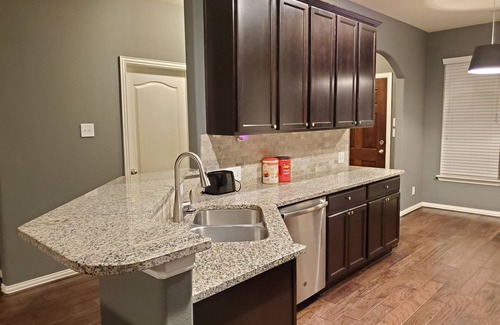 Barker House | Entire house hosted by Triple H Tourism LLC - Also offer Car Rental THTCars.com