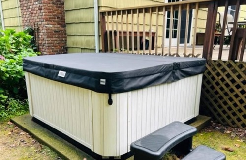 Wantage House | Entire House | Hot Tub | Updated | BBQ | Chiminea | 5 Spruce