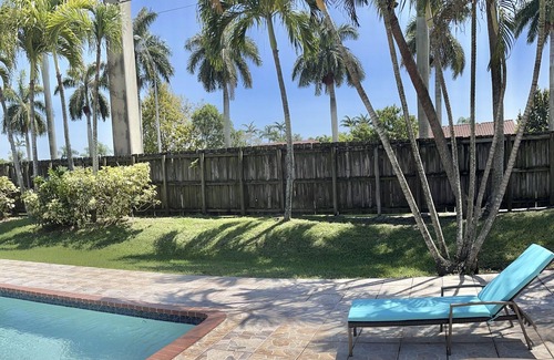Country Walk House | Entire House Huge Pool-Secluded/Huge Backyard