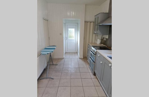 Alverthorpe Apartment | Entire House in a Quiet Residential Area