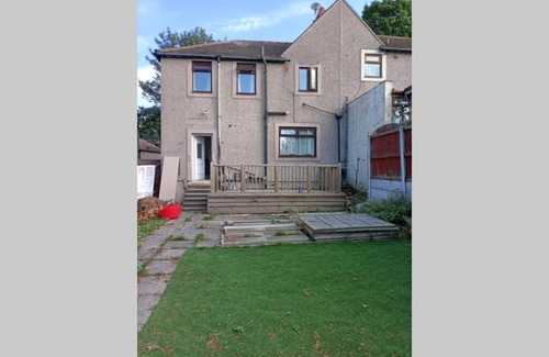 Alverthorpe Apartment | Entire House in a Quiet Residential Area