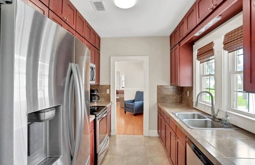 Fairfax House | Entire house in Avondale, walking distance to shops