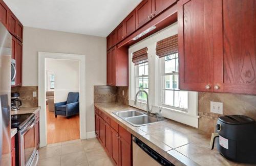 Fairfax House | Entire house in Avondale, walking distance to shops and restaurants