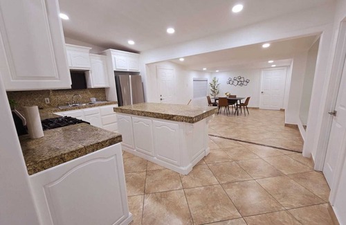 Yuma House | Entire house in central Yuma Az 4 bedroom with AC, WiFi. Enjoy relaxation